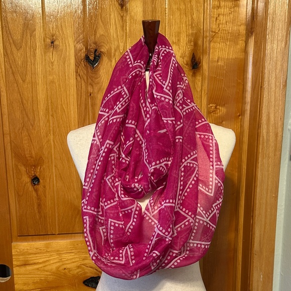 Pink Geometric Pattern Scarf - Picture 3 of 3
